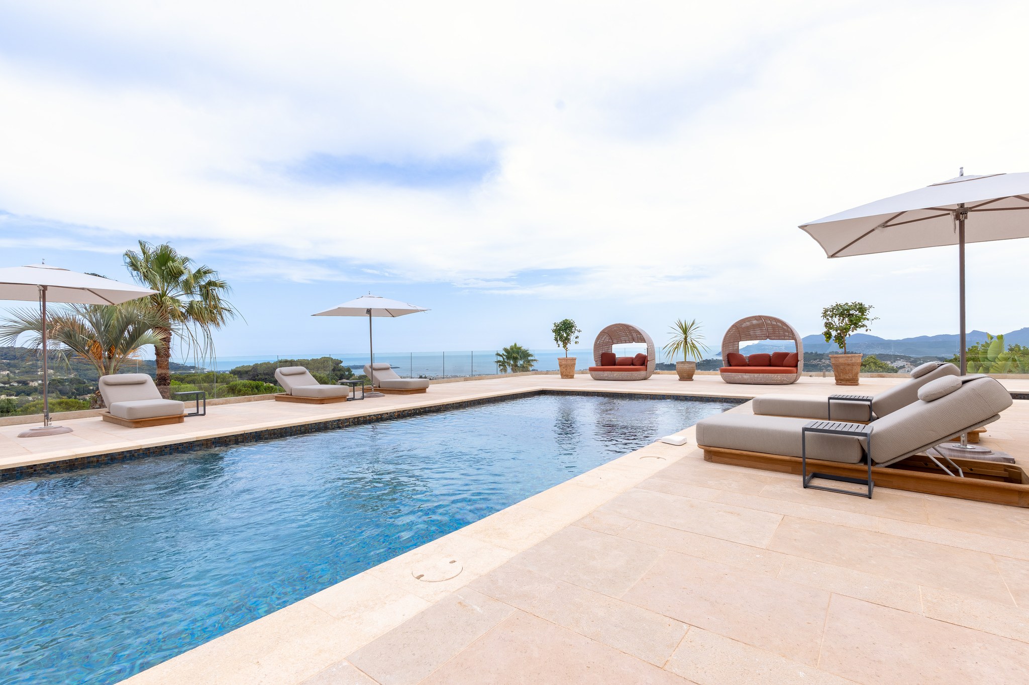 Piscine et jardin paysager